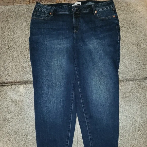 gently preowned womens Lane Bryant Jeans. - Picture 2 of 5